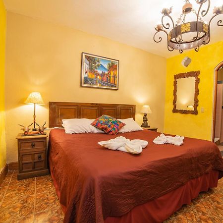 Hotel Gran Plaza Euromaya Antigua Екстериор снимка