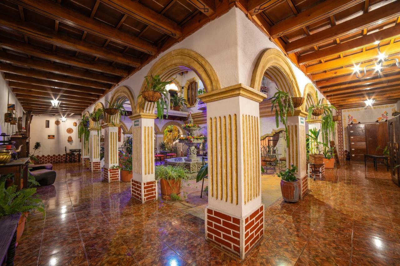 Hotel Gran Plaza Euromaya Antigua Екстериор снимка