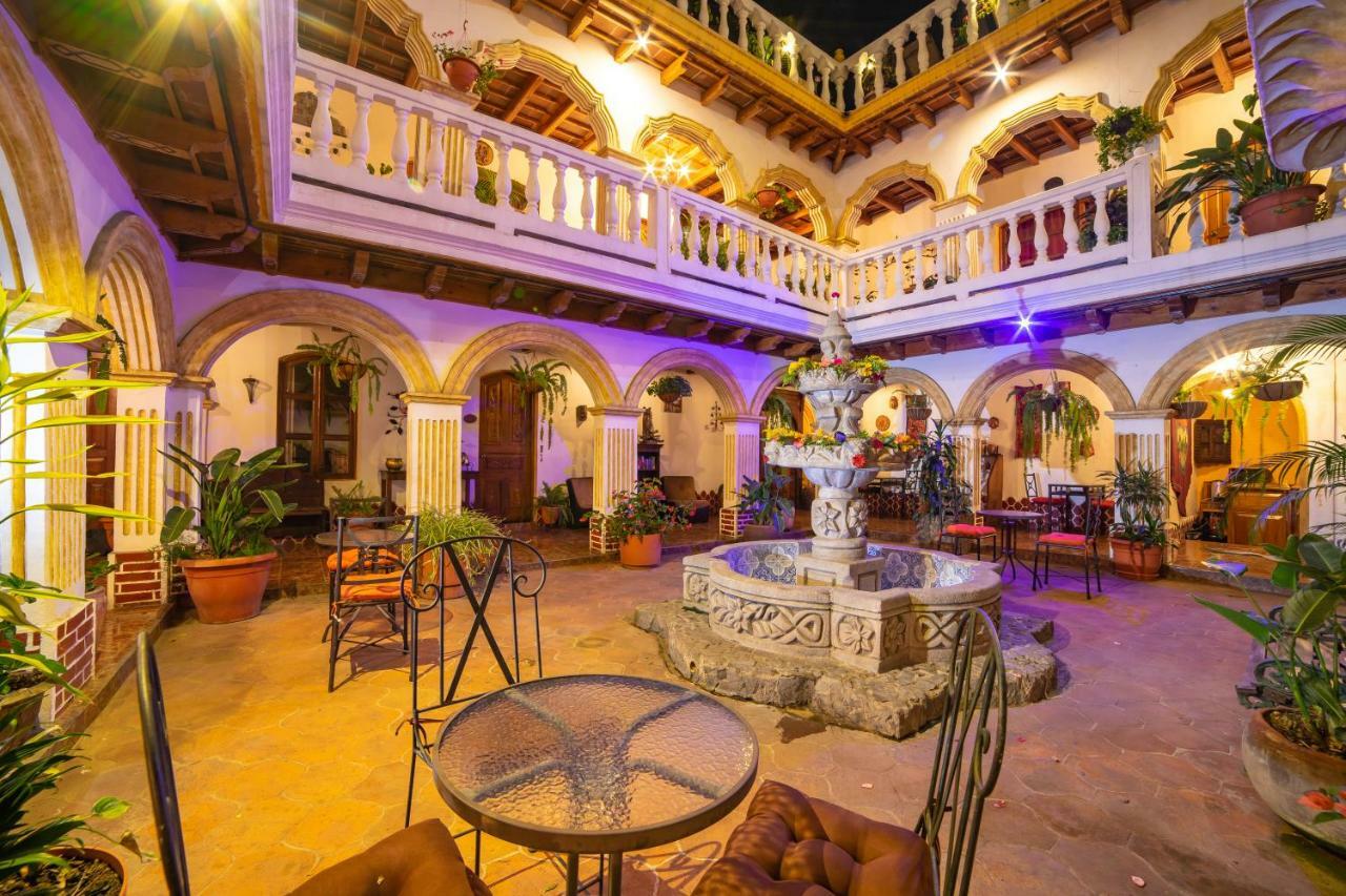 Hotel Gran Plaza Euromaya Antigua Екстериор снимка